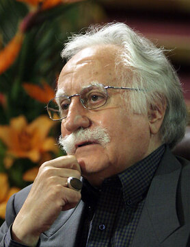 تصویری دیده نشده از استاد فرشچیان در کنار ظریف و مرحوم دعایی