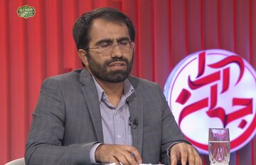 تمثیل و کنایه مدیر اندیشکده «طیف» به عملکرد صداوسیما؛ به طرف گفتند دمر آب نخور، عقلت کم میشه، گفت عقل چیست؟!