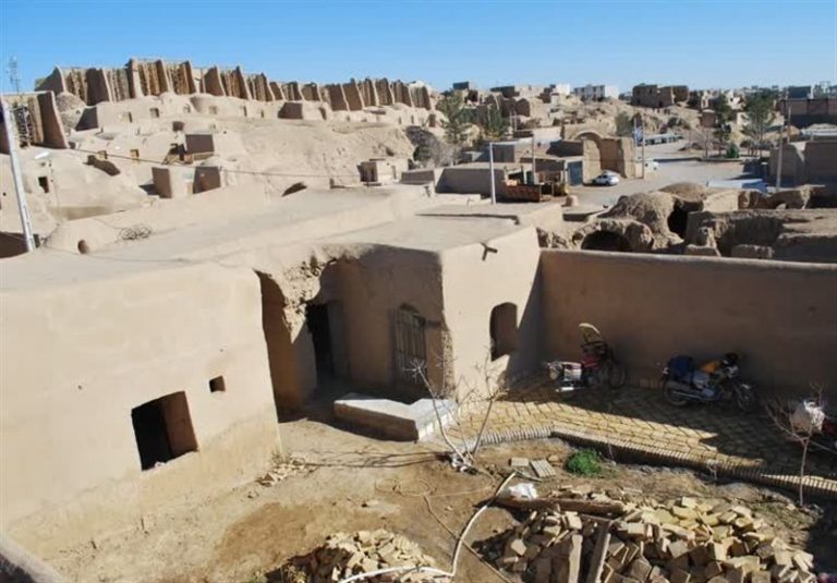 ثبتنام بومگردیها برای دریافت پنل خورشیدی آغاز شد