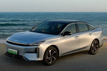 جیلی گلکسی L۶ در راه ایران / مشخصات سدان چینی تازهوارد / عکس