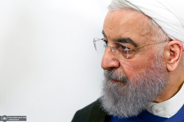 حمله تند کارشناس برنامه تلویزیونی به روحانی و ظریف/ آقای روحانی با کاری که با نظام کرد…