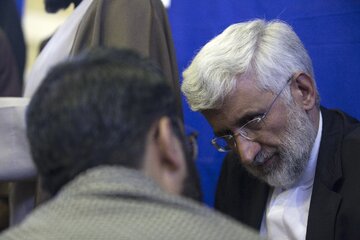 حمله روزنامه اصولگرا به سعید جلیلی: ملتی را که گوساله پرست می‌نامید، شایسته احترام فراوانند / چرا فکر می‌کنید رهبری غایب است؟