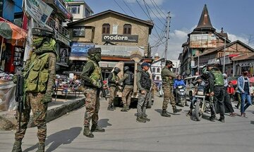 حمله پلیس هندوستان به کتاب‌فروشی‌ها با اتهام جدایی‌طلبی برخی نویسندگان