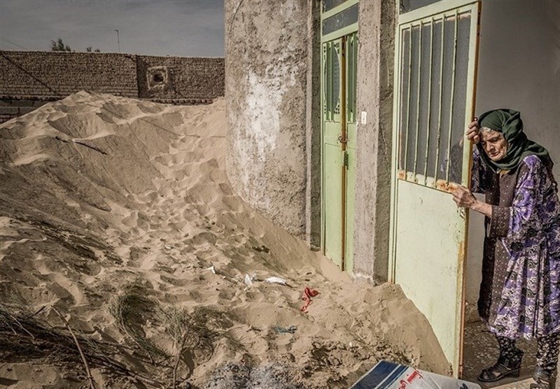 خروارها گردوغبار در سیستان/ نفسهایی که دیگر مفرّح ذات نیستند! + فیلم