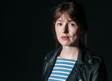 خطر دستگیری نویسنده پرفروش