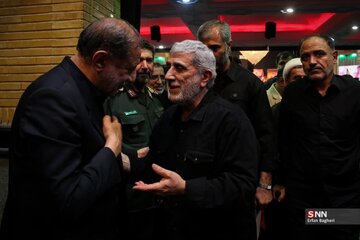 خوش و بش سردار قاآنی و اسماعیل کوثری/ برادران طائب هم بودند/ تصاویری از مراسم چهلم شهید سرلشکر محققی