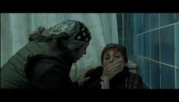 دختری تنها که دریافت اشتباهی یک سفارش، او را وارد ماجرایی پیشبینینشده میکند