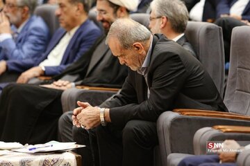 «دولت» زیر سایه حواشی «دولت»/ هزینهسازی اطرافیان پزشکیان چگونه به چالش درونی کابینه تبدیل شده است؟