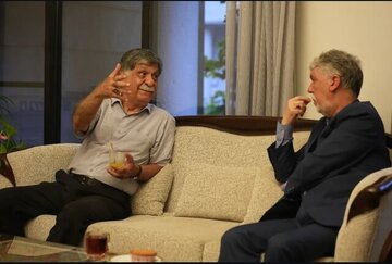 دیدار وزیر فرهنگ با محمدمهدی فرقانی و خانواده احمد توکلی در روز خبرنگار