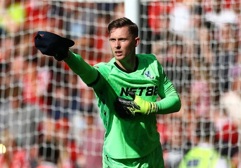 رونمایی از برگه تقلب دروازهبان کریستالپالاس در شب قهرمانی + عکس