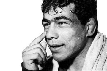 رونمایی از تمبرهای طلا و نقرهی غلامرضا تختی