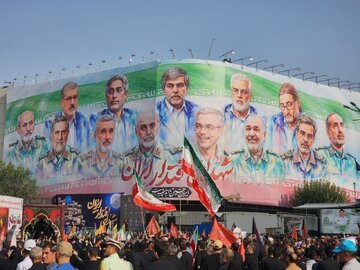 سلام و علیک فرمانده ارشد نیروی قدس سپاه با زینب سلیمانی/ تصاویری از معاونین دولت رئیسی در مراسم اربعین شهدای حمله اسرائیل