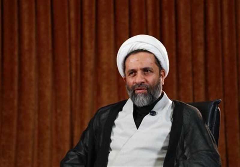 طلاب در نبرد با ابررسانه غرب فعال باشند