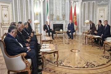 مذاکرات خصوصی پزشکیان و لوکاشنکو/ پزشکیان: ایران و بلاروس در خیلی از مواضع اشتراک نظر دارند/ لوکاشنکو: خاطرات بسیار خوبی از سفر به ایران دارم