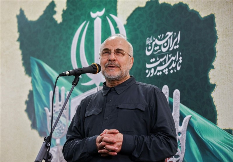 مسئولان و خبرنگاران اجازه ندهند عدهای با زبان و قلم انسجام جامعه را تضعیف کنند