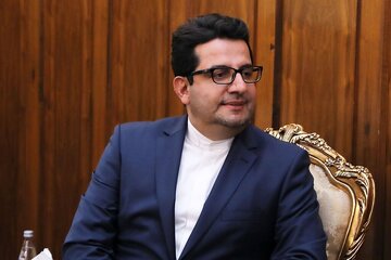 معاون دفتر ریاستجمهوری: برخی تحلیلگران گمان میکردند کریدور زنگزور با تصرف سرزمینی حل میشود/ قطعا با ترامپ پدرکشتگی داریم