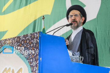 واکنش امام جمعه تهران به دست نوشته شهید رشید/ایشان مینویسند«خداکند جان این حقیر به دست مبارک حضرت عزرائیل ستانده شود،تصورم شهادت قبل از ۳۰ سالگی بود»