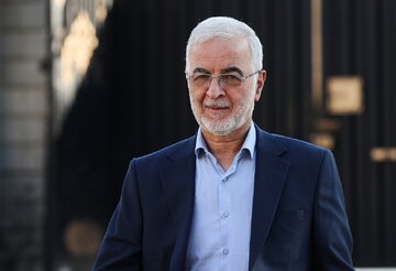 وزیر کشور: باید به سمت انرژی های پاک و تجدیدپذیر برویم/ نباید استفاده از نیروی برق به شبکه سراسری متکی باشد