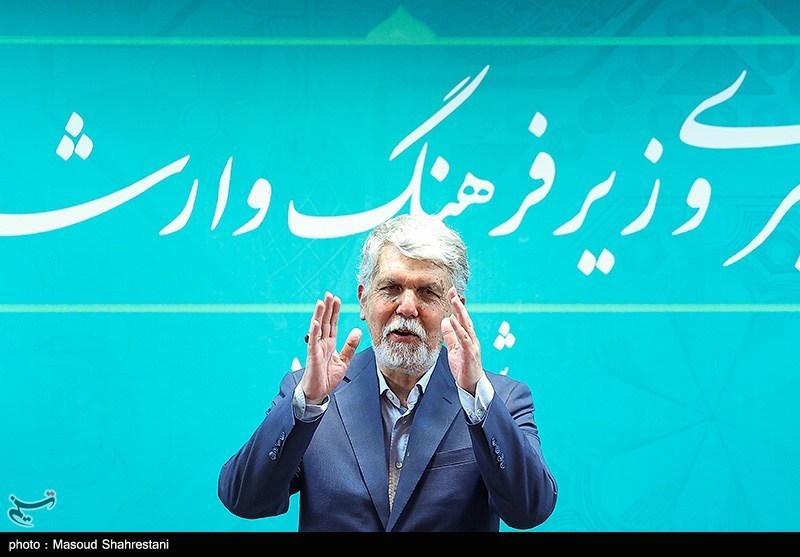 وقتی در نشست وزیر فرهنگ برق قطع میشود