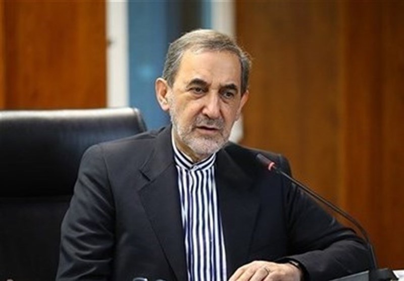 ولایتی: پزشکان نگهبانان سلامت و همراه ملت در سختترین شرایطاند