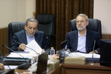 پاسخ صریح عراقچی به احتمال انتقال پرونده مذاکرات هستهای از وزارت خارجه به دبیرخانه شعام؛ برنامهای در دستور کار نیست + جزئیات