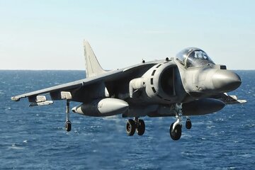 پرواز با این جنگنده کار هر خلبانی نیست! / عکس