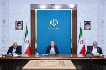 پزشکیان: با مدیریت صحیح منابع، پروژههای نیروگاههای تجدیدپذیر بدون فشار بر ذخایر ارزی اجرا میشوند