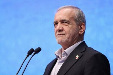 پزشکیان: در جریان جنگ، دختران بی‌حجاب که برخورد بدی با آنها داشتیم، پلاکارد جانم فدای رهبر دست گرفتند/ کسانی که زندانشان کرده بودیم پای ایران ایستادند