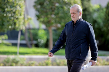 پس لرزه‌های تشبیه پزشکیان به بنی صدر/ نباید چماق برکناری را بر سر هر رییس جمهوری بالا گرفت و کوفت/ پزشکیان نیامده از نمد ریاست جمهوری کلاهی بدوزد