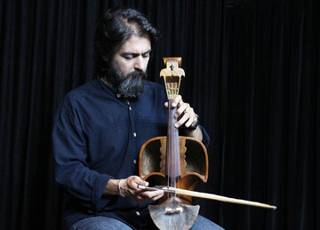 پوریا اخواص: از تمام توان صدایم در «یک دَمِ یار» استفاده کردم