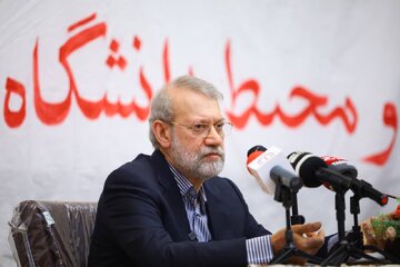 پیشنهاد حسین شریعتمداری به پزشکیان: بجای مشاوران غربزده از دکتر لاریجانی استفاده کنید