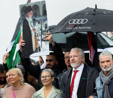 چرا عکسهای شهید عباسی و رهبر انقلاب در این تظاهرات در استرالیا در دست گرفته شد + تصاویر