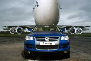 چهار خودرویی که با بکسل کردن هواپیماهای مسافربری شگفتی آفریدند