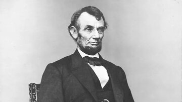 چهره آزادکننده بردگان روی بدن مدافع بردهداری!/ وقتی تاریخ تحریف میشود+ عکس