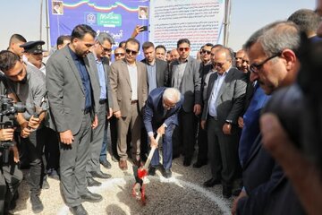 کلنگ بیمارستان تخصصی مادر و کودک بجنورد با حضور وزیر بهداشت بر زمین خورد