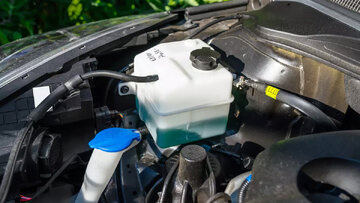 کم شدن آب رادیاتور خودرو تا چه حد طبیعی است؟