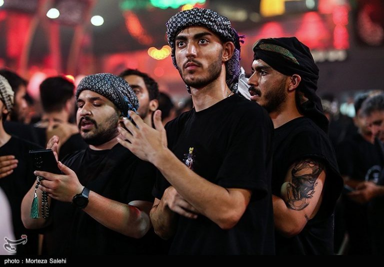 یک ملت است سینهزن ماتم حسین(ع)