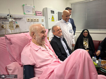 ۵۰ میلیون رای خاتمی و پزشکیان در برابر رای ۴۰۰هزارتایی نمایندگان/ اقتدارگرایی گمان می کرد نسخه هر غیری را پیچید؛ از خاتمی تا لاریجانی و روحانی