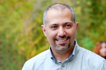 آثار زندانی بند هشت اوین روی دیوار