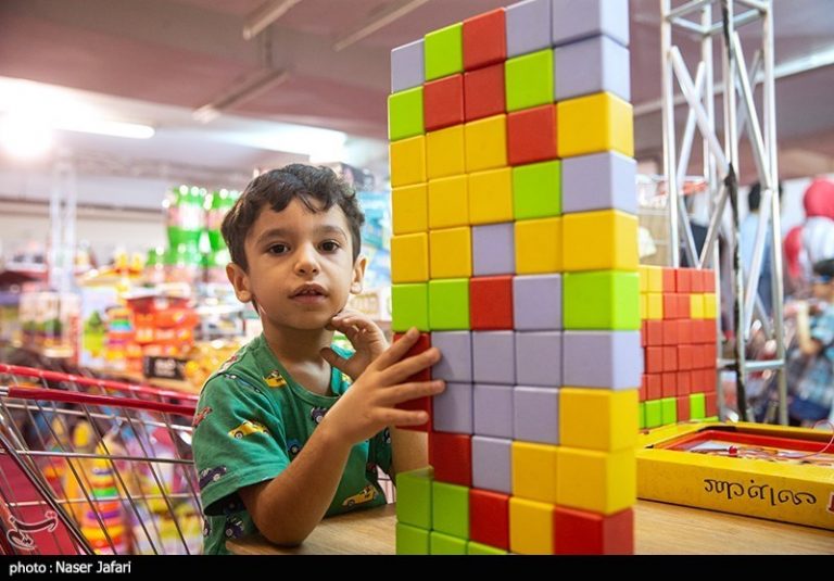 آغاز به کار نمایشگاه ایراننوشت با عرضه طرحهایی از شهدای اقتدار