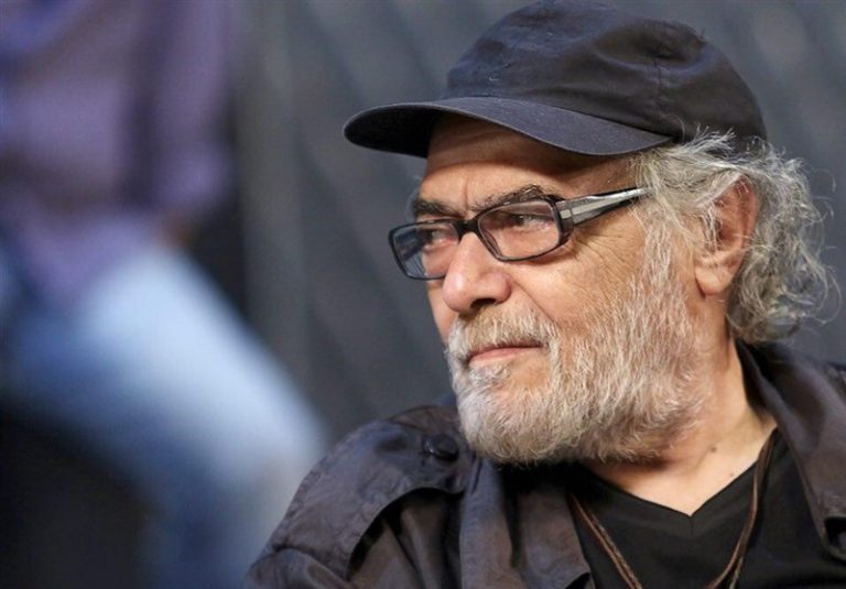ادامه درمان اکبر زنجانپور در منزل