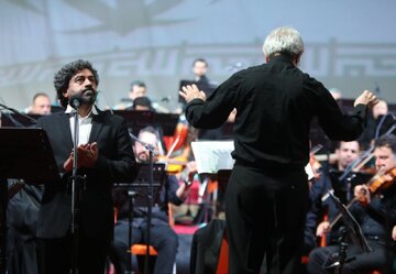 استقبال ۱۲ هزار نفری مردم رشت از ارکستر موسیقی ملی ایران