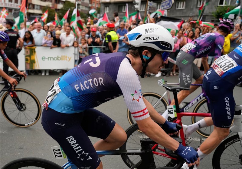 تنش و درگیری در تور دوچرخهسواری اسپانیا در اعتراض به حضور نماینده اسرائیل +عکس