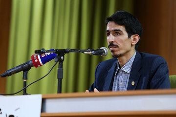 توئیت نماینده نزدیک به زاکانی درباره مکانیسم ماشه؛ این تیر مشقی فقط صدا دارد، باید گوشمان را بگیریم