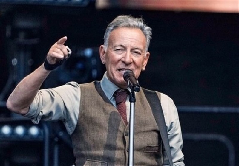 خواننده مشهور آمریکایی: جای ترامپ در زبالهدان تاریخ است