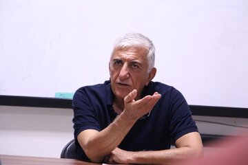 رضا کیانیان: با بازیگری بر خجالتی بودنم غلبه کردم / آدم‌ها همه خاکستری هستند