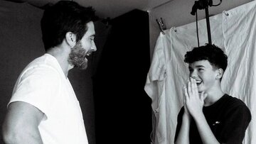 سوپرایز بازیگر جوان توسط اسطوره هنریاش/عکس