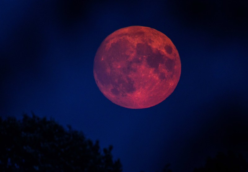 شمارش معکوس برای ماهگرفتگی کلی در ایران/ وقتی سایه زمین، چهره ماه را به سرخی مینشاند