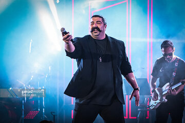 مطالبهی برخی خارجنشینان از مردم: مبارز تمام وقت باشید!/ استقبال تناقضآمیز شش هزار نفری لسآنجلسیها از کنسرت بهنام بانی