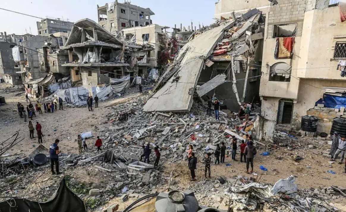 مقاومت ساکنان شهر غزه در میان بمباران و قحطی: مرگ را به آوارگی ترجیح میدهیم